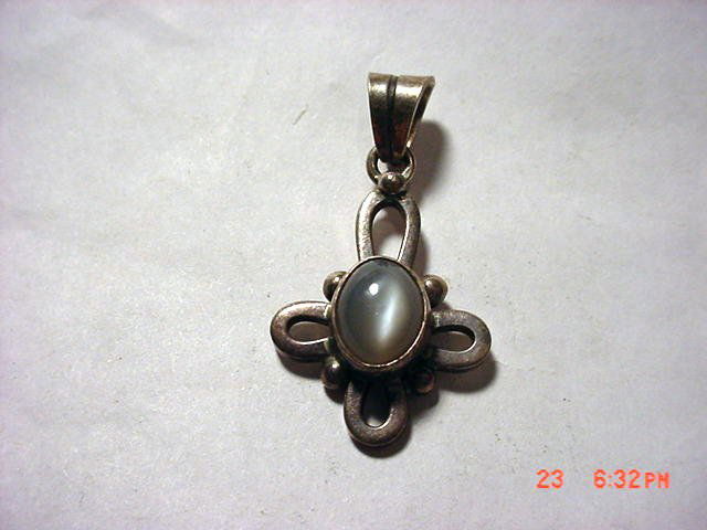 STERLING MOONSTONE PENDANT: STERLING MOONSTONE PENDANT
