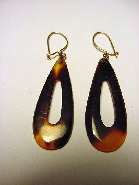VINTAGE TORTOISE SHELL EARRINGS: VINTAGE TORTOISE SHELL EARRINGS