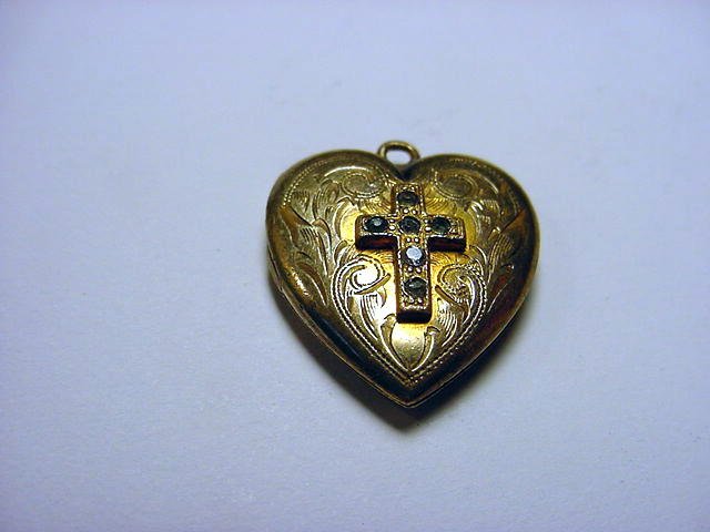 VINTAGE GOLD FILLED LOCKET: VINTAGE GOLD FILLED LOCKET