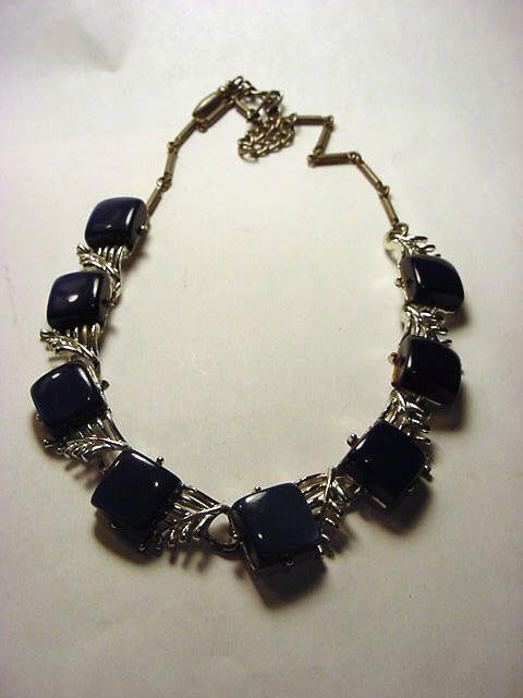 VINTAGE CORO NECKLACE: VINTAGE CORO NECKLACE