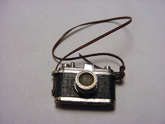 TINY TOY CAMERA