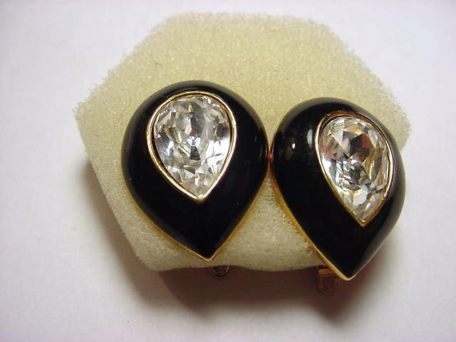 TRIFARI ENAMEL RHINESTONE EARRINGS: TRIFARI ENAMEL RHINESTONE EARRINGS