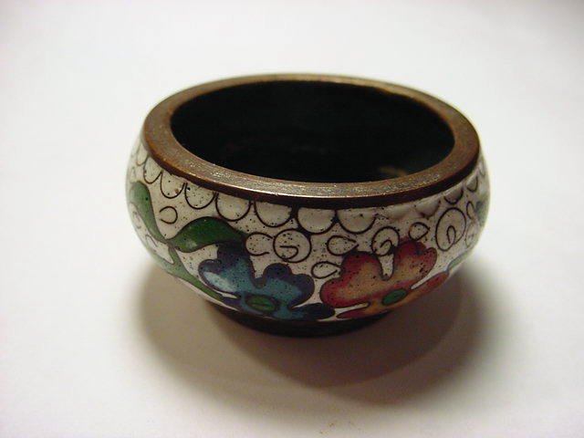 VINTAGE CHINESE CLOISONNE SALT CELLAR: VINTAGE CHINESE CLOISONNE SALT CELLAR