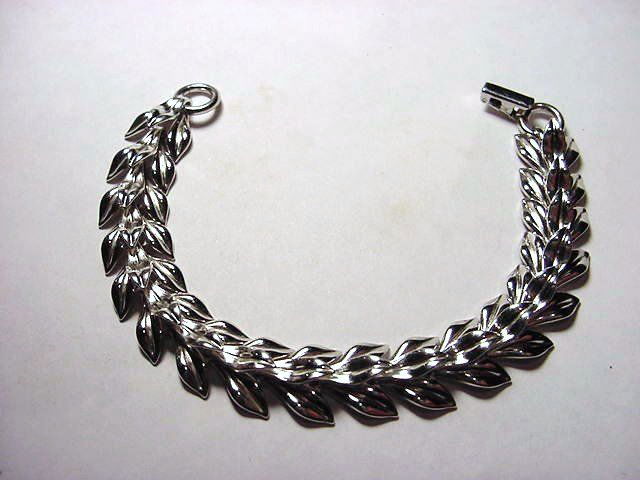 VINTAGE TRIFARI BRACELET: VINTAGE TRIFARI BRACELET