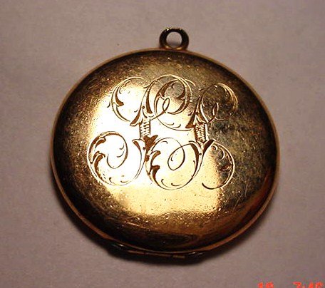 ANTIQUE LOCKET: ANTIQUE LOCKET