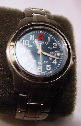 SWISS ARMY WATCH NEEDS BATTERY: SWISS ARMY WATCH NEEDS BATTERY