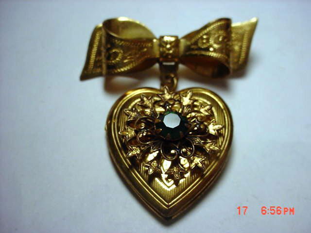 VINTAGE CORO LOCKET PIN: VINTAGE CORO LOCKET PIN