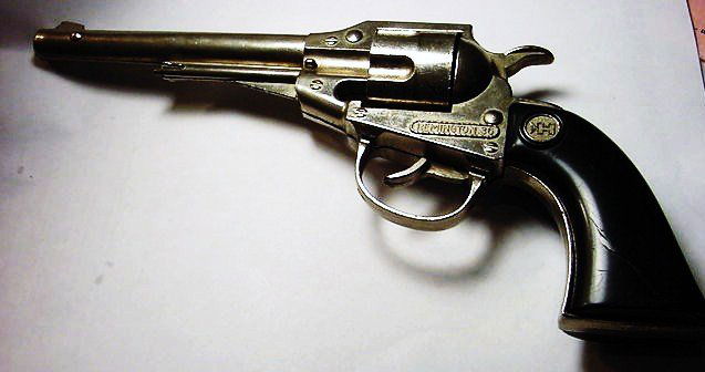 HUBLEY TOY GUN CRACK IN HANDLE: HUBLEY TOY GUN CRACK IN HANDLE