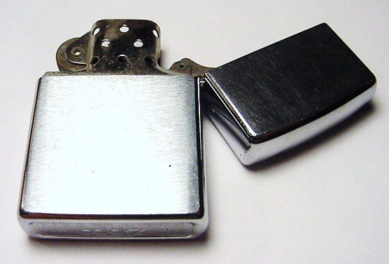 VINTAGE ZIPPO LIGHTER: VINTAGE ZIPPO LIGHTER