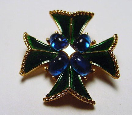 VINTAGE TRIFARI ENAMEL PIN: VINTAGE TRIFARI ENAMEL PIN