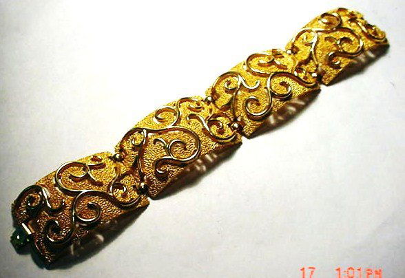 VINTAGE TRIFARI BRACELET: VINTAGE TRIFARI BRACELET