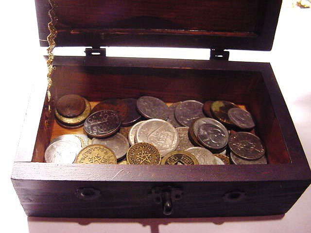 OLD WOOD BOX OF COINS: OLD WOOD BOX OF COINS