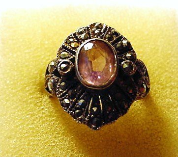 VINTAGE STERLING AMETHYST MARCASITE RING SIZE 8: VINTAGE STERLING AMETHYST MARCASITE RING SIZE 8