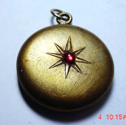 ANTIQUE LOCKET: ANTIQUE LOCKET