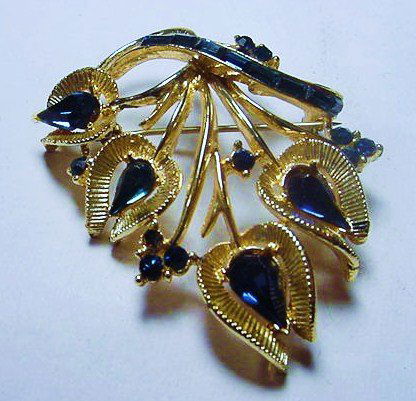 VINTAGE CORO RHINESTONE PIN: VINTAGE CORO RHINESTONE PIN