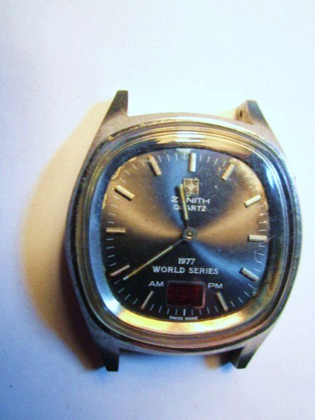ZENITH 1977 WORLD SERIES WATCH NEEDS BATTERY: ZENITH 1977 WORLD SERIES WATCH NEEDS BATTERY