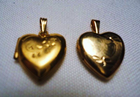 [2] VINTAGE GOLD FILLED LOCKETS: [2] VINTAGE GOLD FILLED LOCKETS