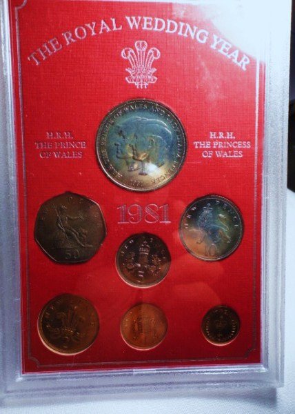 1981 ROYAL WEDDING PRINCE CHARLES LADY DIANA COIN: 1981 ROYAL WEDDING PRINCE CHARLES LADY DIANA COIN SET