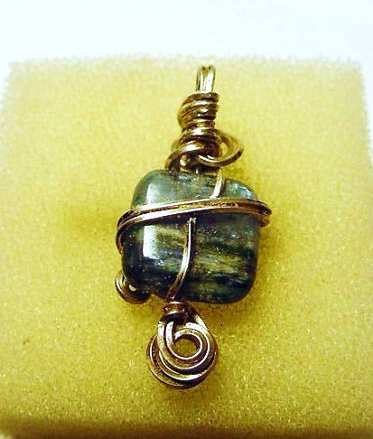 MODERNIST SILVER STONE PENDANT: MODERNIST SILVER STONE PENDANT