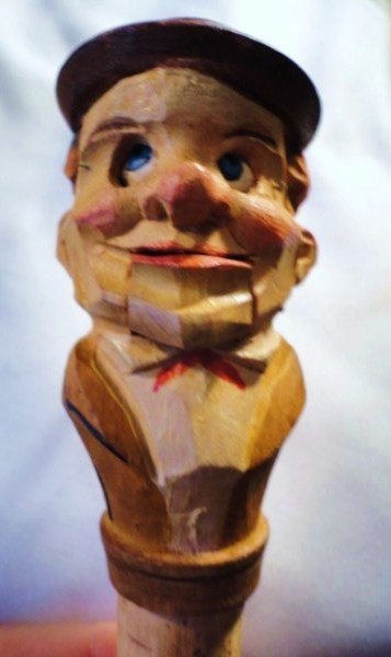 CARVED FOLK ART BOTTLE STOPPER: CARVED FOLK ART BOTTLE STOPPER