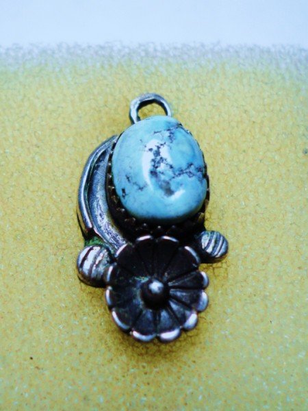 NAVAJO SILVER TURQUOISE PENDANT: NAVAJO SILVER TURQUOISE PENDANT