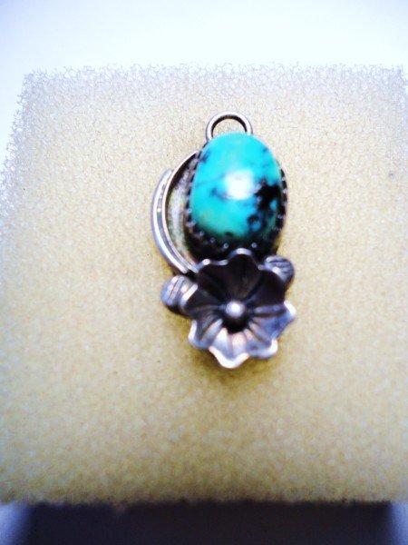 NAVAJO SILVER TURQUOISE PENDANT: NAVAJO SILVER TURQUOISE PENDANT