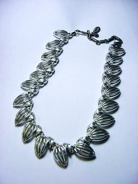 VINTAGE LISNER NECKLACE: VINTAGE LISNER NECKLACE