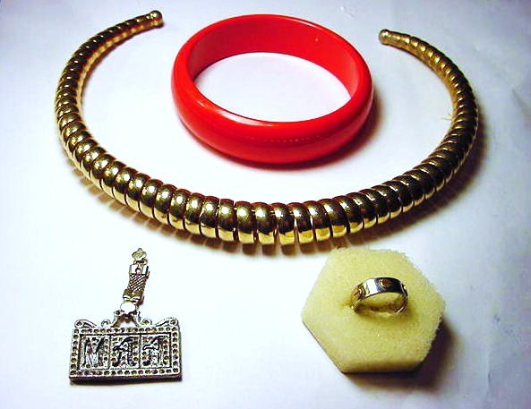 JEWELRY LOT: JEWELRY LOT