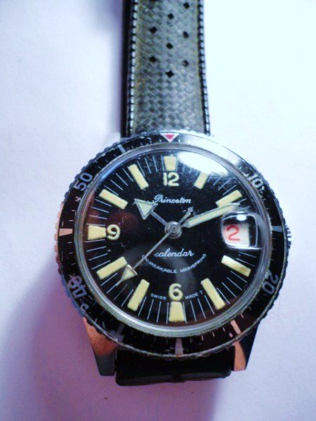 VINTAGE WATCH NEEDS CLEANING: VINTAGE WATCH NEEDS CLEANING