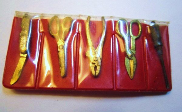 VINTAGE MINIATURE TOOL SET: VINTAGE MINIATURE TOOL SET