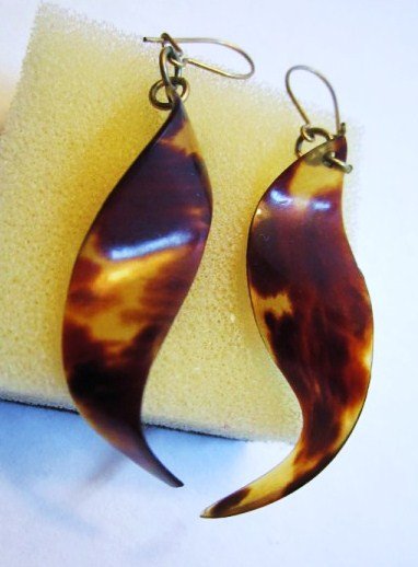 VINTAGE TORTOISE SHELL EARRINGS: VINTAGE TORTOISE SHELL EARRINGS