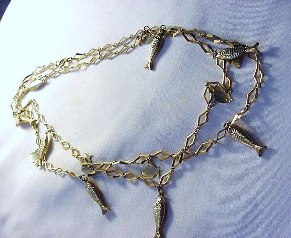 VINTAGE FISH NECKLACE: VINTAGE FISH NECKLACE