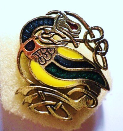 SIGNED CELTIC ENAMEL PIN: SIGNED CELTIC ENAMEL PIN