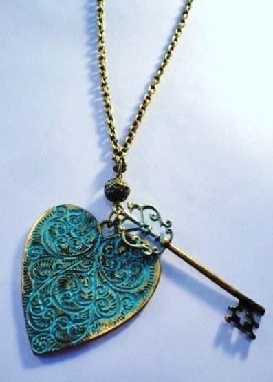 VINTAGE HEART NECKLACE: VINTAGE HEART NECKLACE