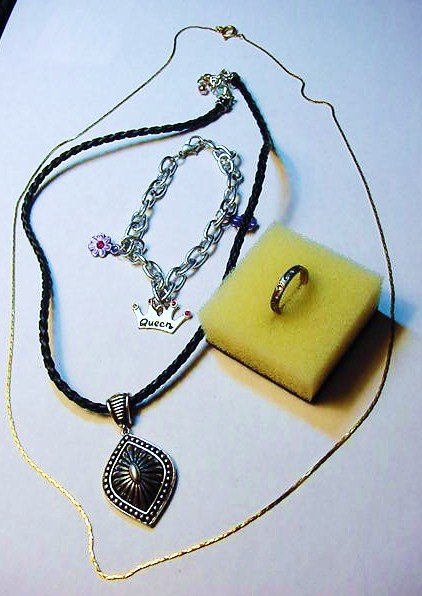 JEWELRY LOT: JEWELRY LOT