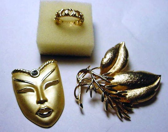 JEWELRY LOT: JEWELRY LOT