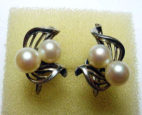 VINTAGE SILVER PEARL EARRINGS: VINTAGE SILVER PEARL EARRINGS
