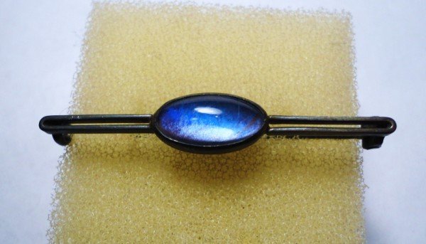 ANTIQUE STERLING BLUE STONE PIN: ANTIQUE STERLING BLUE STONE PIN