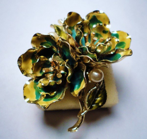 CORO FLORAL PIN: CORO FLORAL PIN
