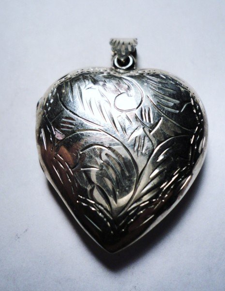 LARGE ENGRAVED STERLING LOCKET: LARGE ENGRAVED STERLING LOCKET