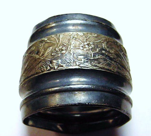 VICTORIAN NAPKIN RING: VICTORIAN NAPKIN RING