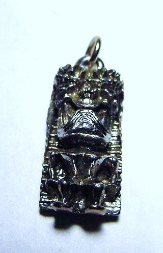 VINTAGE POLYNESIAN TIKI PENDANT: VINTAGE POLYNESIAN TIKI PENDANT