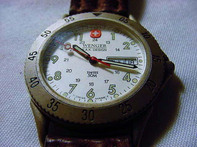 WENGER SWISS ARMY WATCH NEEDS BATTERY: WENGER SWISS ARMY WATCH NEEDS BATTERY