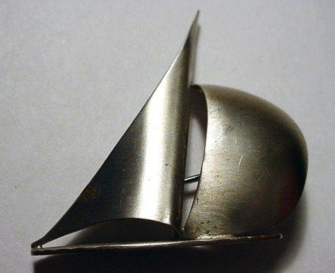 VINTAGE BEAU STERLING SAILBOAT PIN: VINTAGE BEAU STERLING SAILBOAT PIN