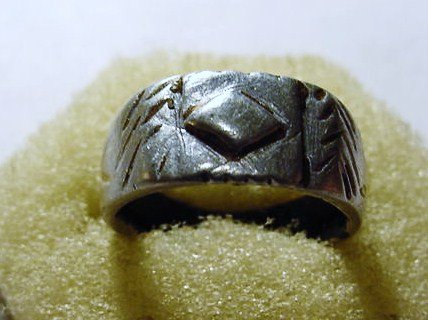 VINTAGE RING: VINTAGE RING