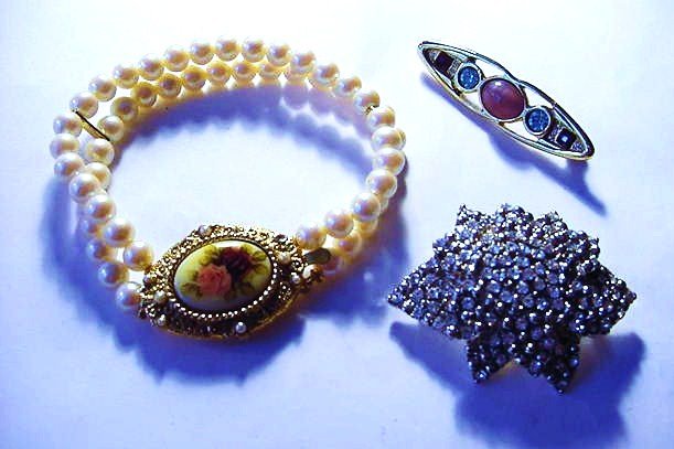 JEWELRY LOT: JEWELRY LOT