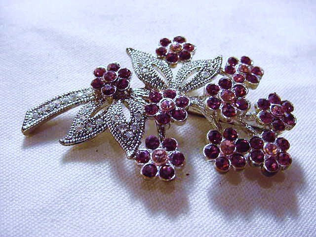 VINTAGE RHINESTONE PIN: VINTAGE RHINESTONE PIN