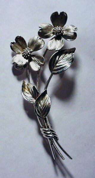 VINTAGE STERLING FLORAL PIN: VINTAGE STERLING FLORAL PIN