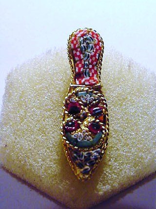 VINTAGE MICRO MOSAIC SHOE PIN: VINTAGE MICRO MOSAIC SHOE PIN