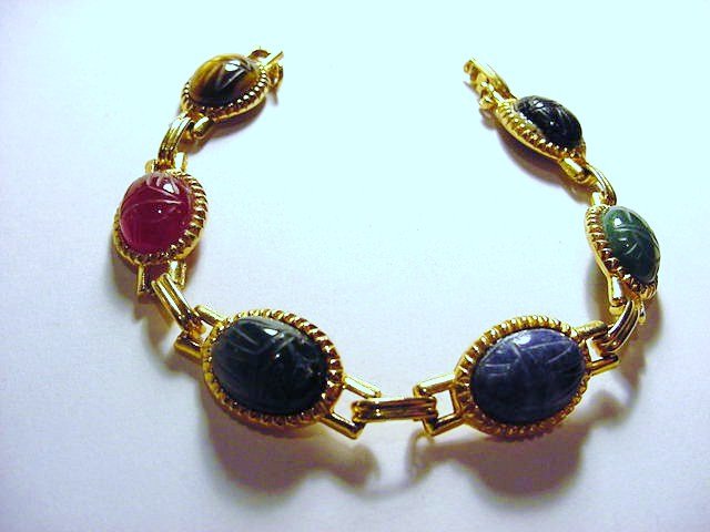CARVED NATURAL STONES SCARAB BRACELET: CARVED NATURAL STONES SCARAB BRACELET